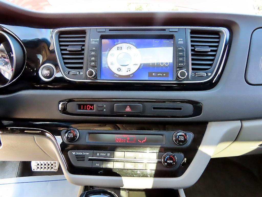 KIA Carnival - Vista 12