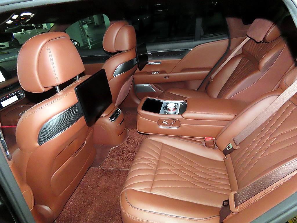 Genesis G90 - Vista 7