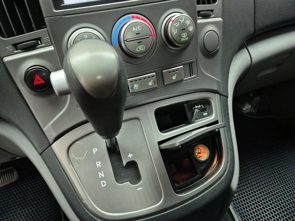 HYUNDAI Starex - Vista 8