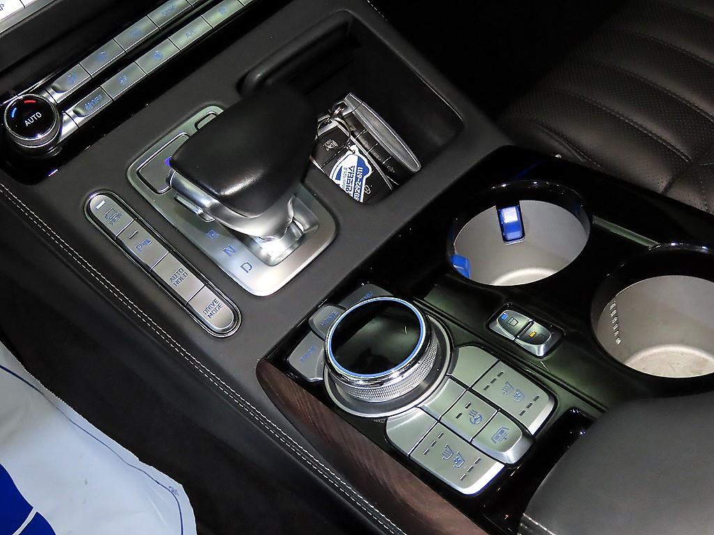 Genesis G90 - Vista 12