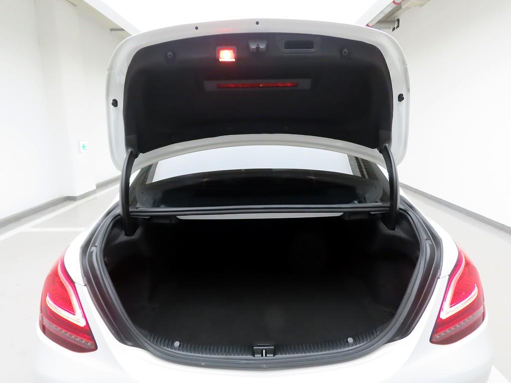 Mercedes Benz C Class - Vista 5