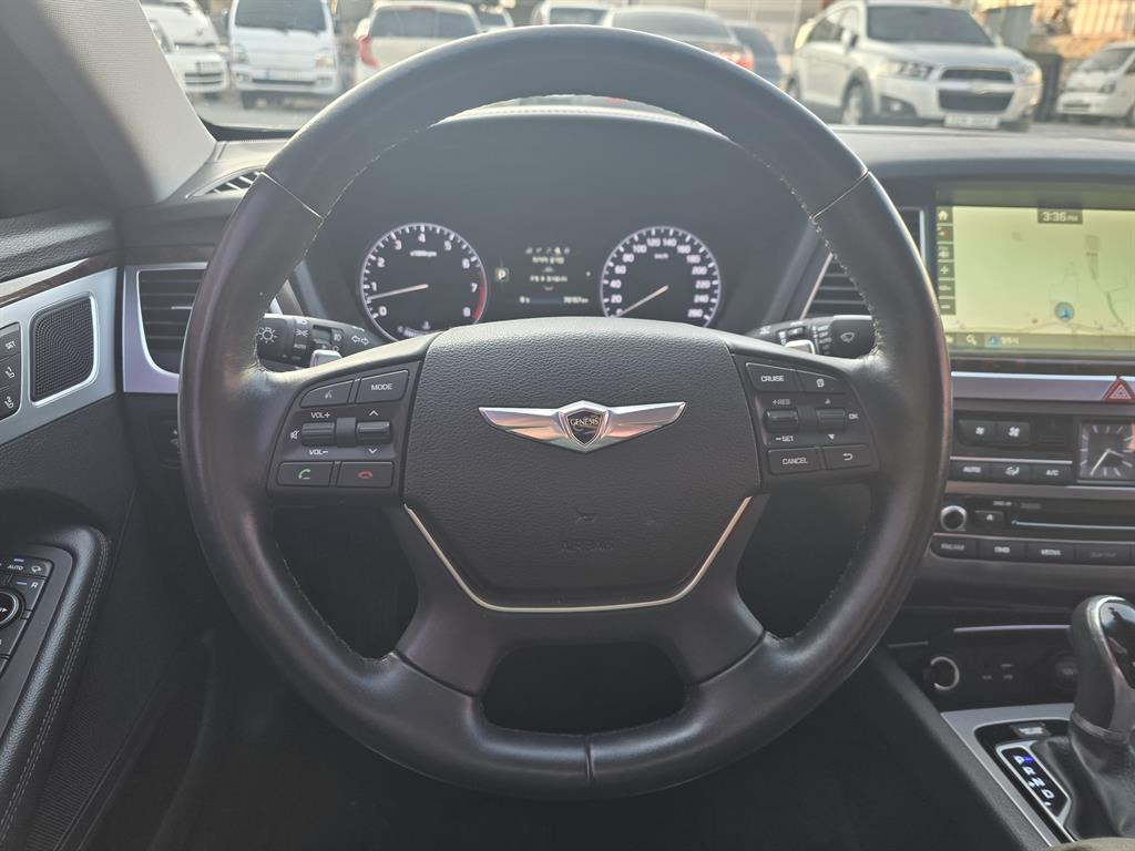 HYUNDAI Genesis - Vista 8