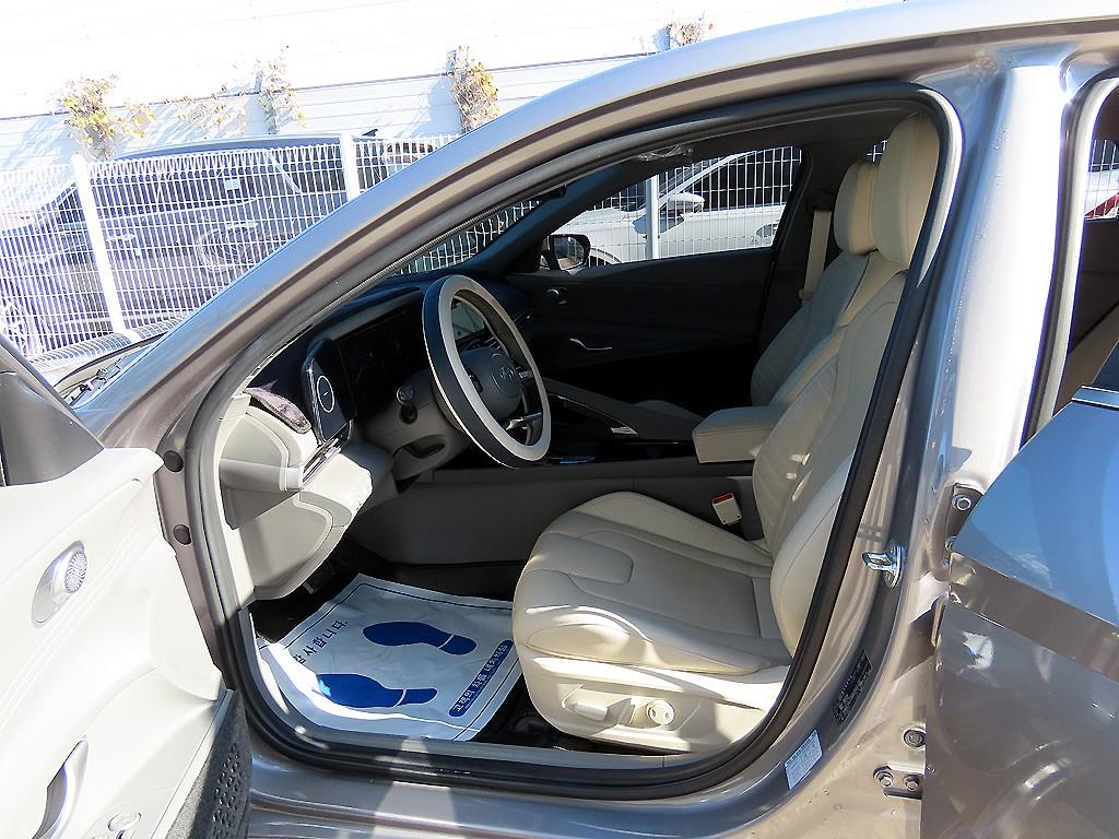 HYUNDAI Avante - Vista 5