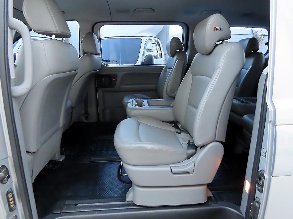 HYUNDAI Starex - Vista 6