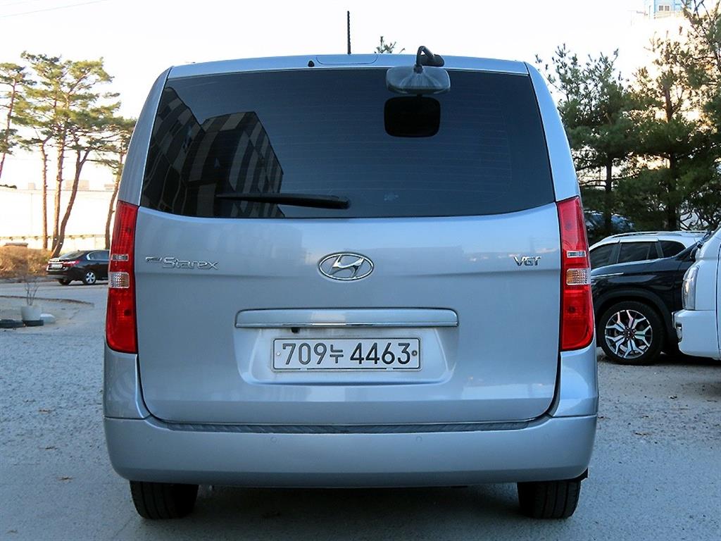 HYUNDAI Starex - Vista 4