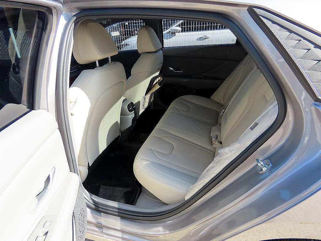 HYUNDAI Avante - Vista 6