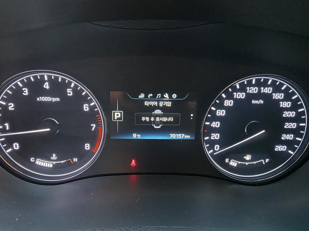 HYUNDAI Genesis - Vista 5