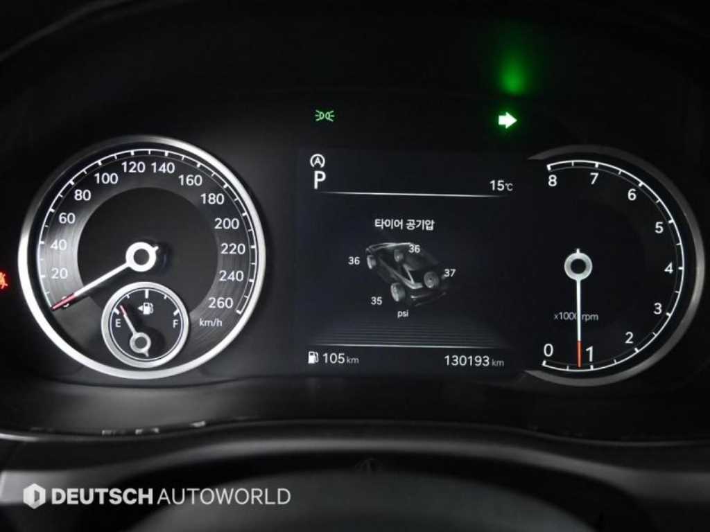 Genesis GV70 - Vista 8