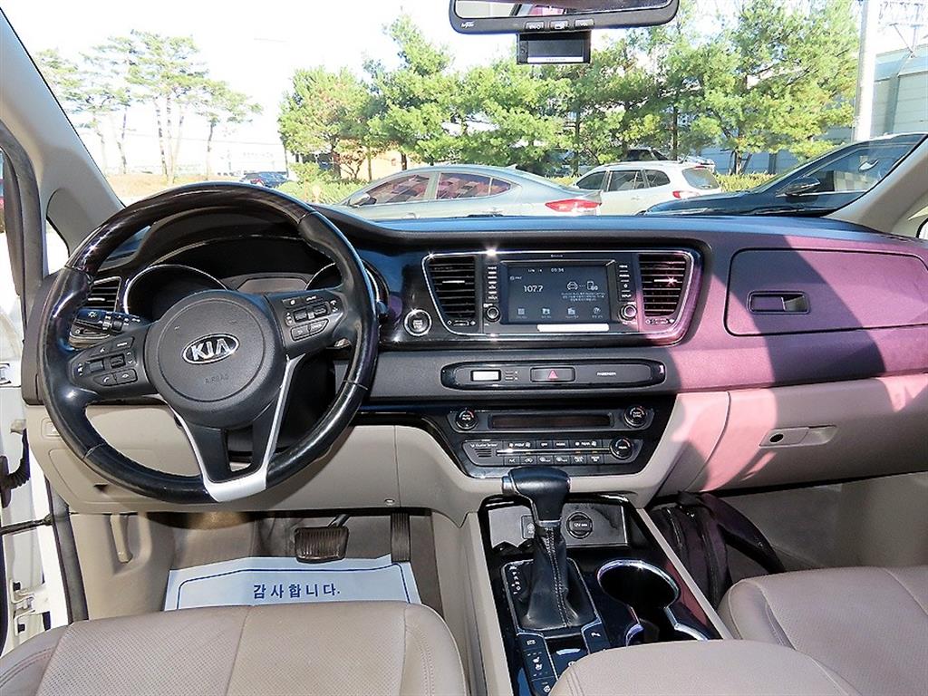 KIA Carnival - Vista 7