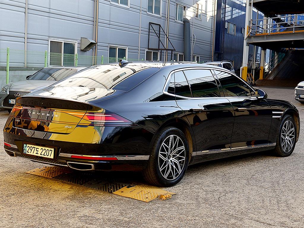 Genesis G90 - Vista 7