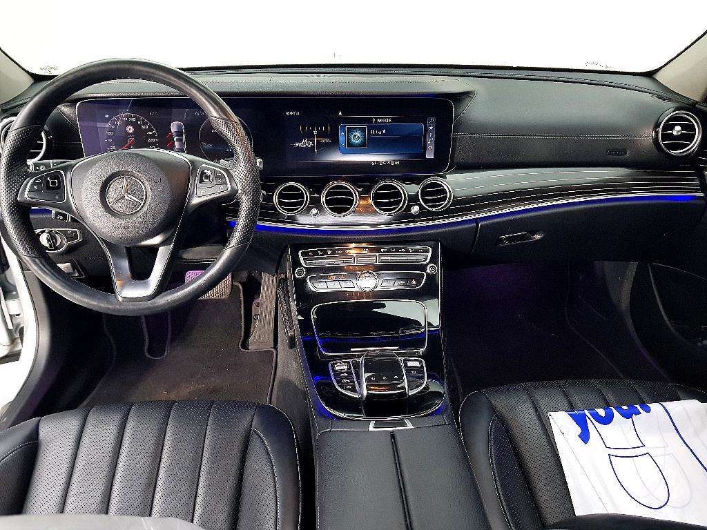 Mercedes Benz E class - Vista 5