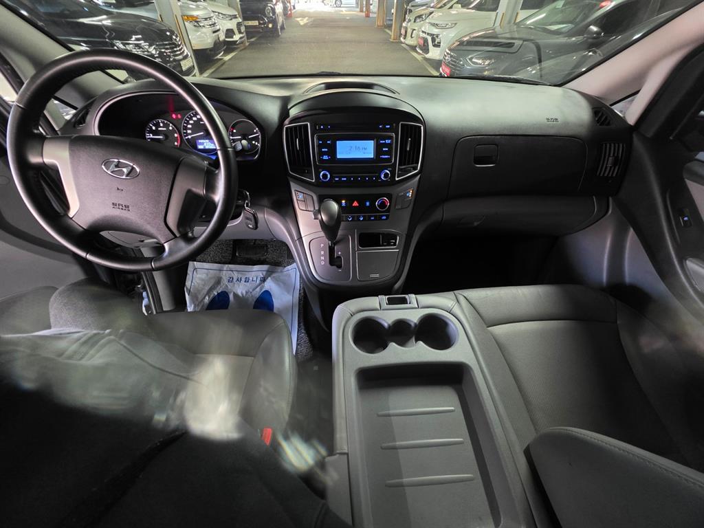 HYUNDAI Starex - Vista 7