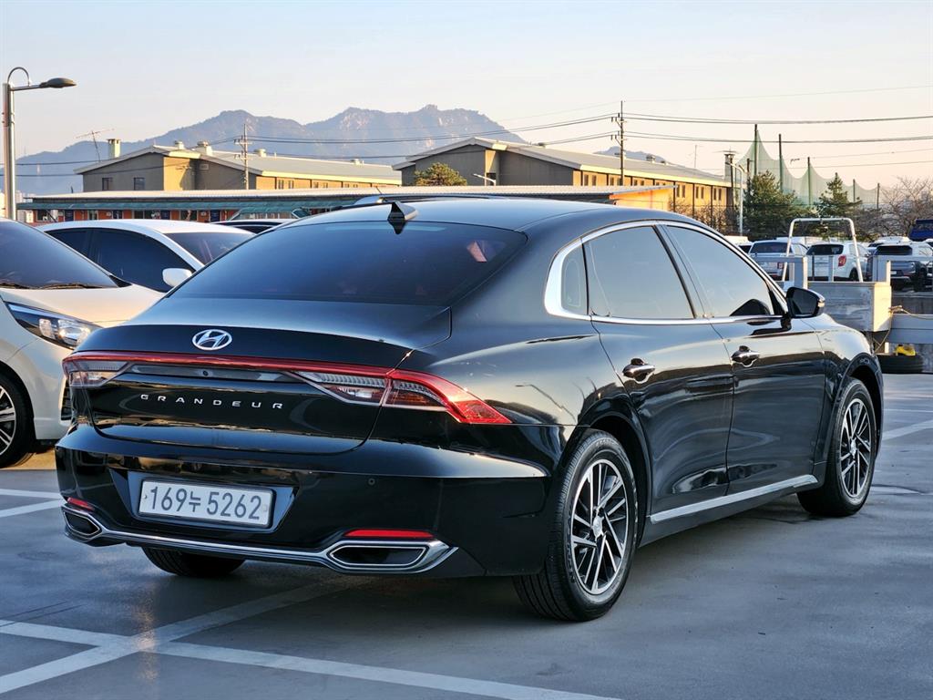 HYUNDAI Grandeur - Vista 7