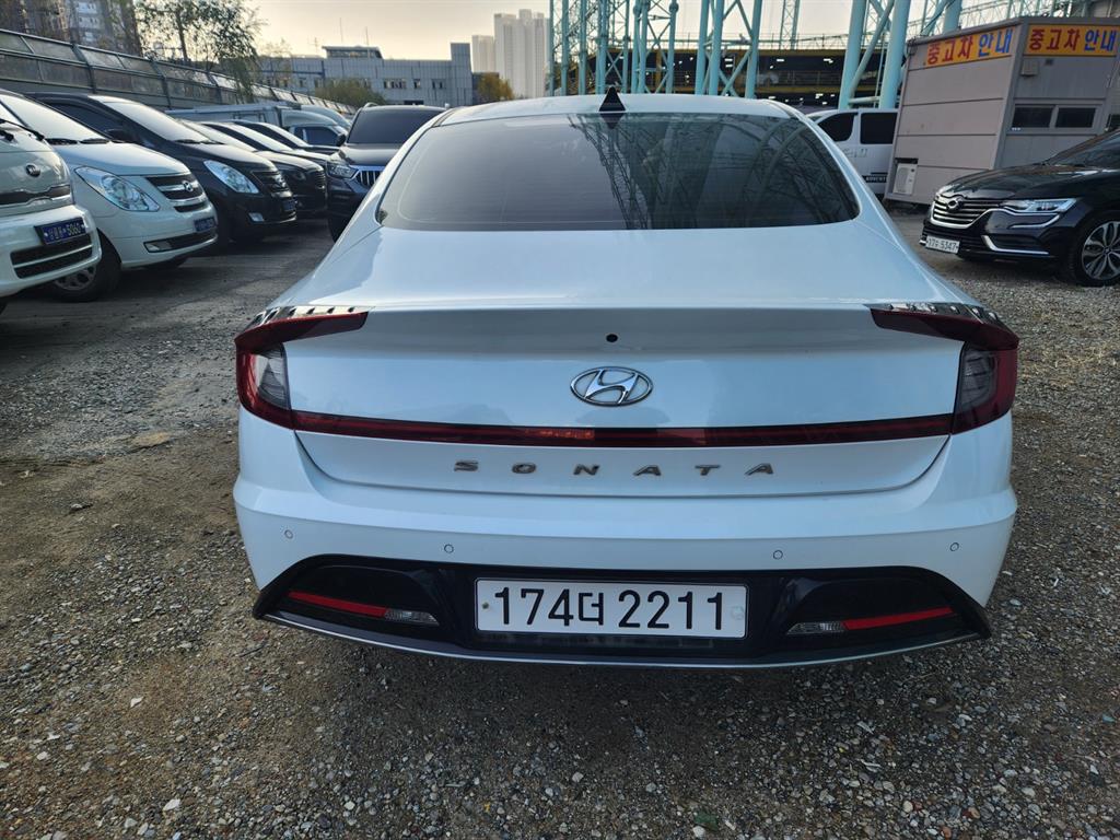 HYUNDAI Sonata - Vista 4