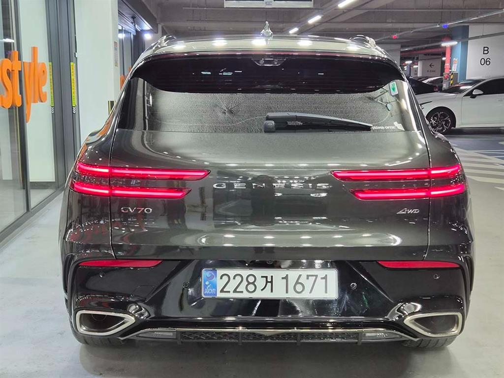 Genesis GV70 - Vista 5