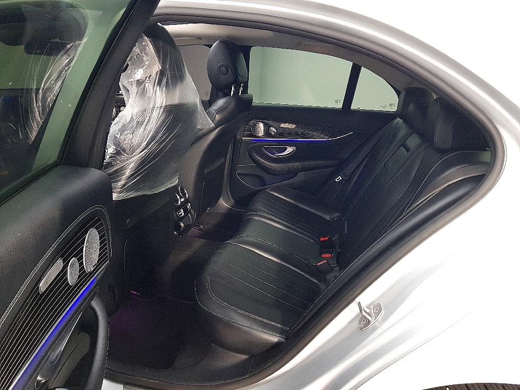 Mercedes Benz E class - Vista 9