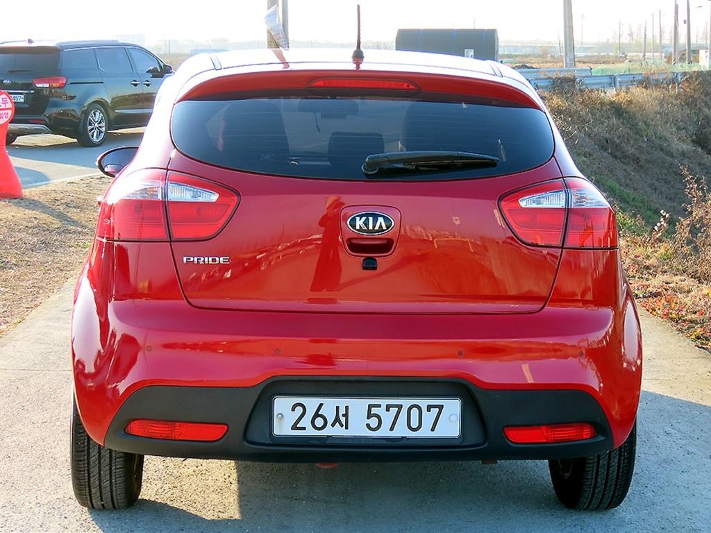 KIA Pride - Vista 4