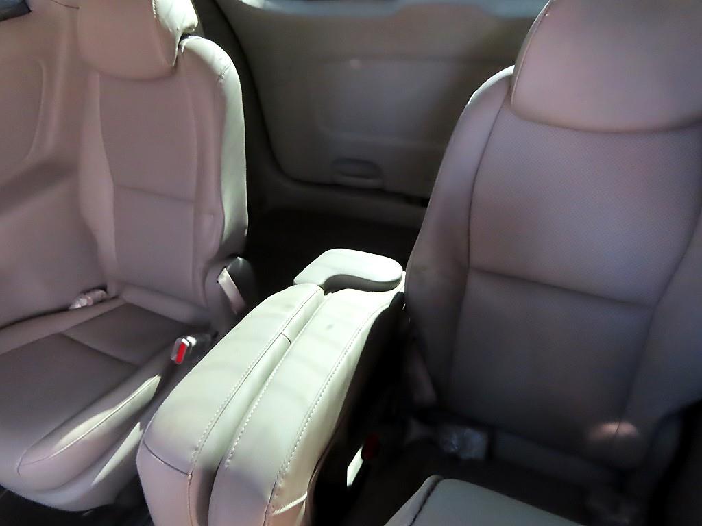 KIA Carnival - Vista 7