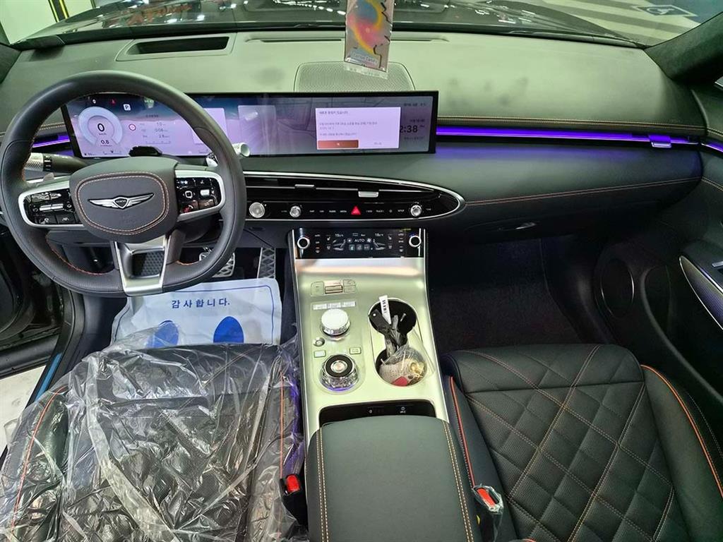 Genesis GV70 - Vista 8