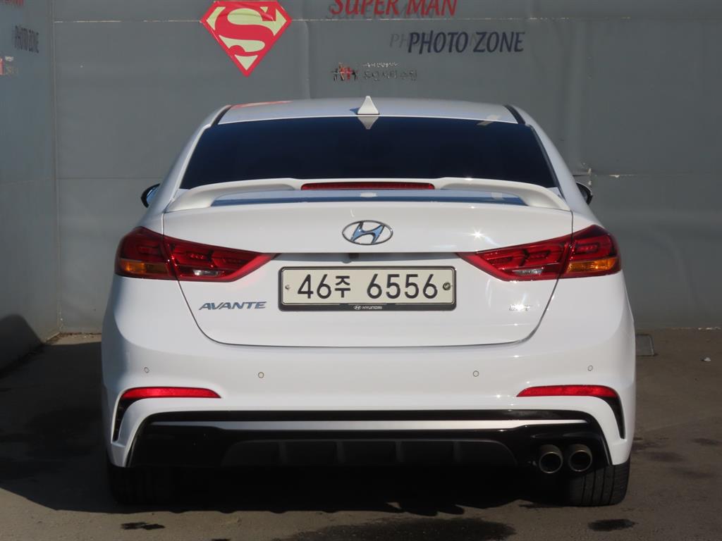 HYUNDAI Avante - Vista 7