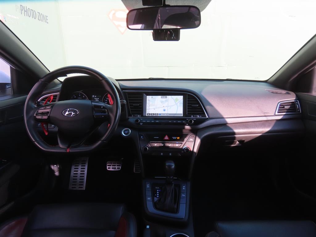 HYUNDAI Avante - Vista 11