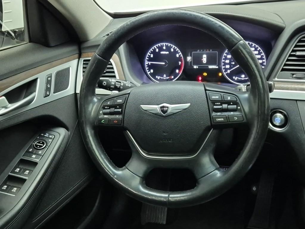 HYUNDAI Genesis - Vista 9