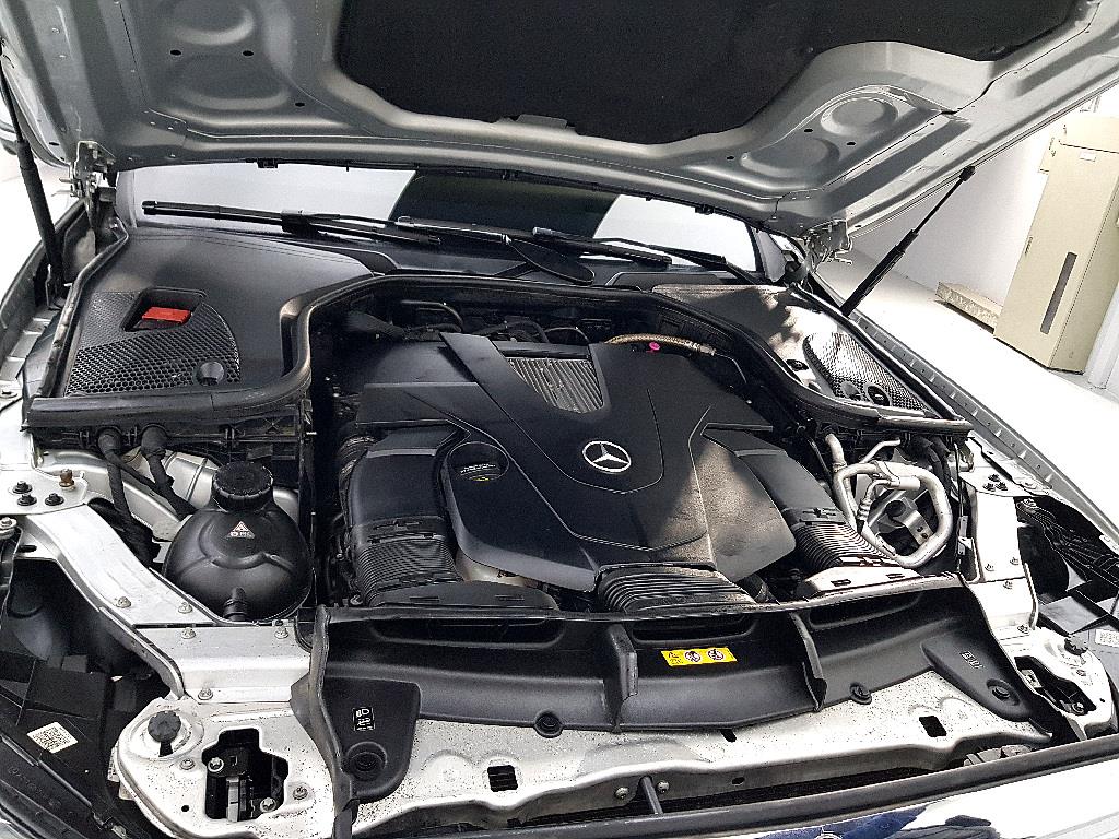 Mercedes Benz E class - Vista 6