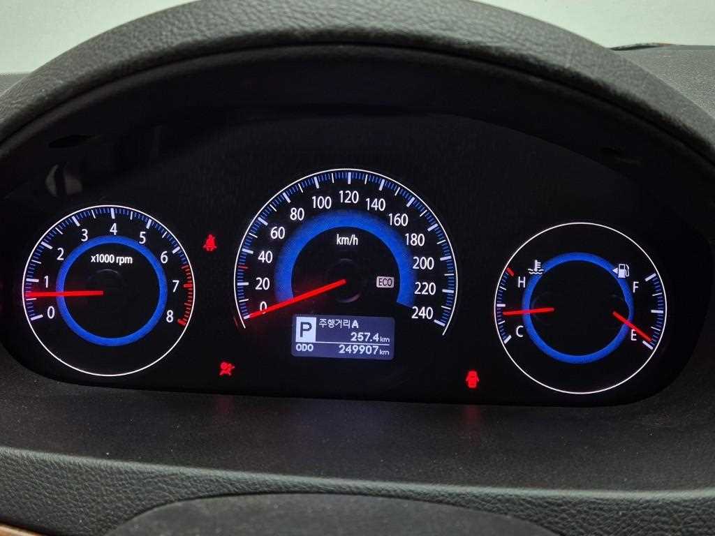 HYUNDAI Sonata - Vista 6