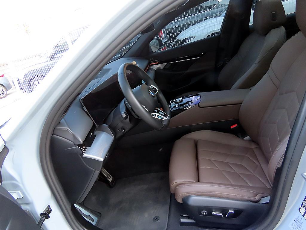 BMW 5 Series - Vista 5