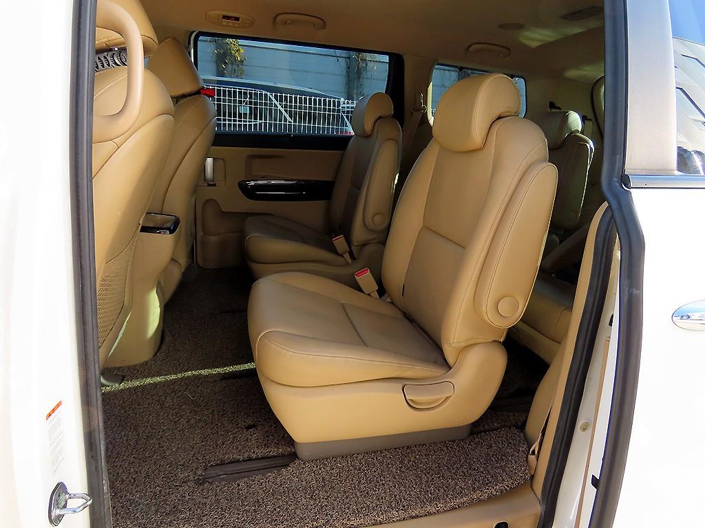 KIA Carnival - Vista 6