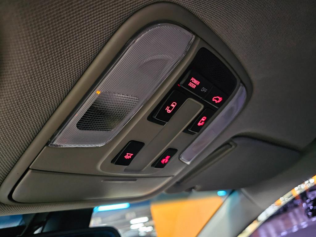 KIA Carnival - Vista 12