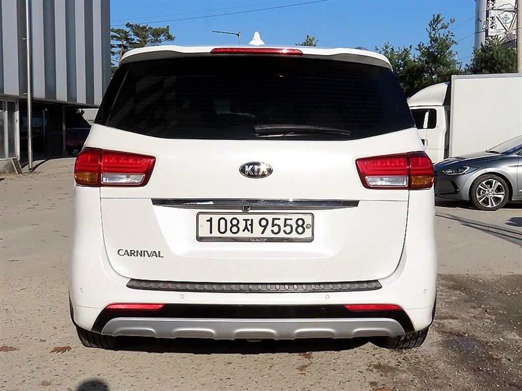KIA Carnival - Vista 4