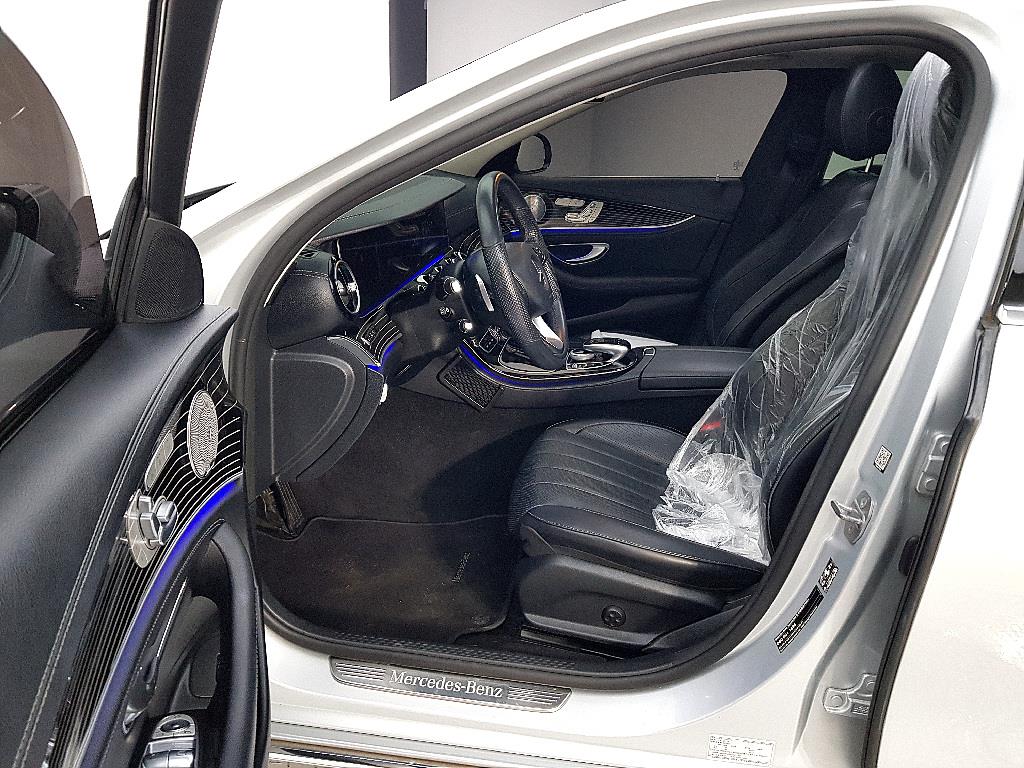 Mercedes Benz E class - Vista 8