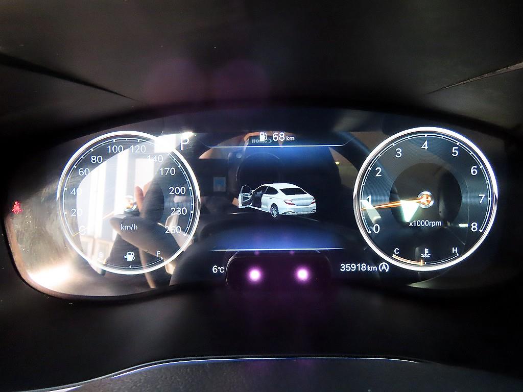 Genesis G70 - Vista 9