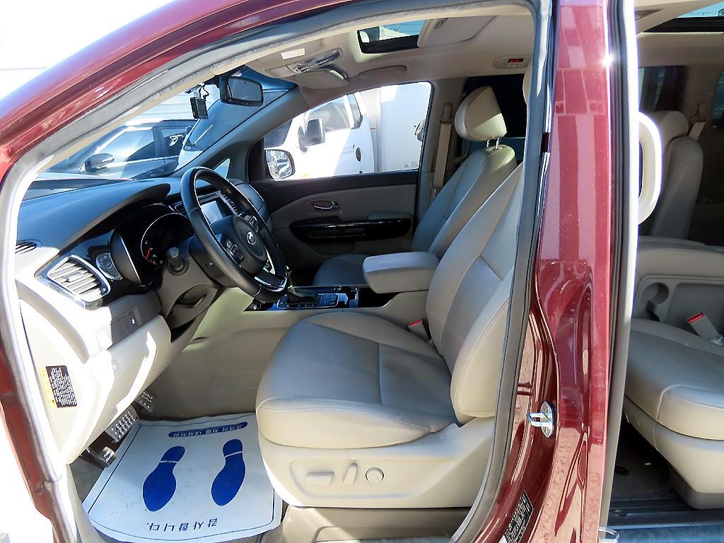 KIA Carnival - Vista 5