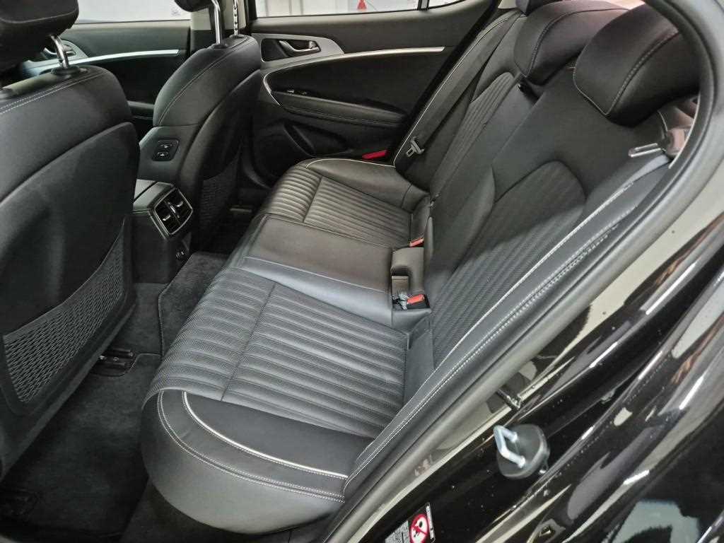 Genesis G70 - Vista 12