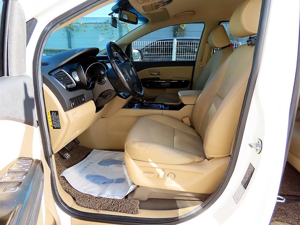 KIA Carnival - Vista 5