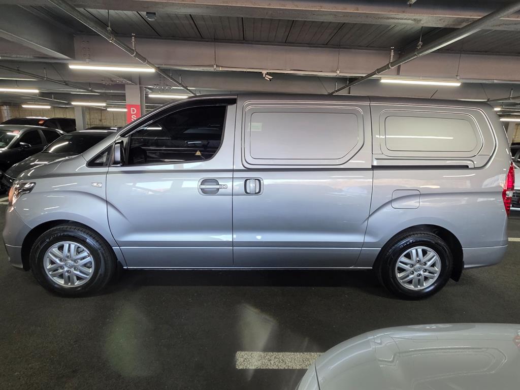 HYUNDAI Starex - Vista 5