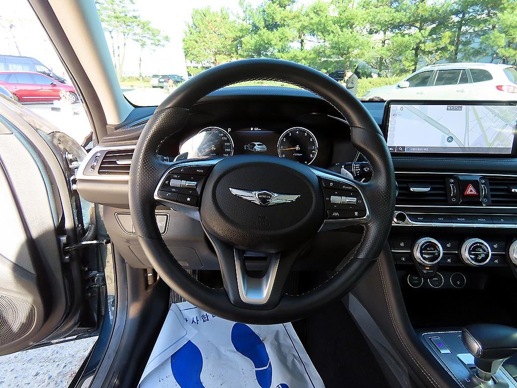 Genesis G70 - Vista 8