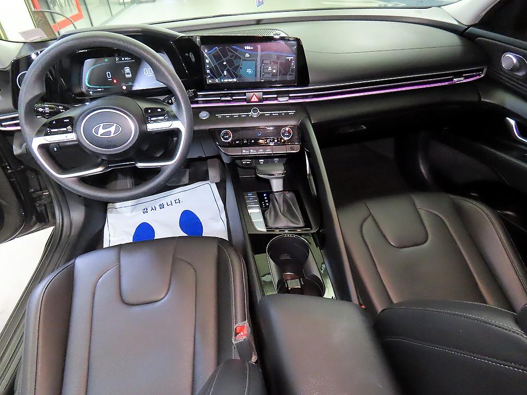 HYUNDAI Avante - Vista 10