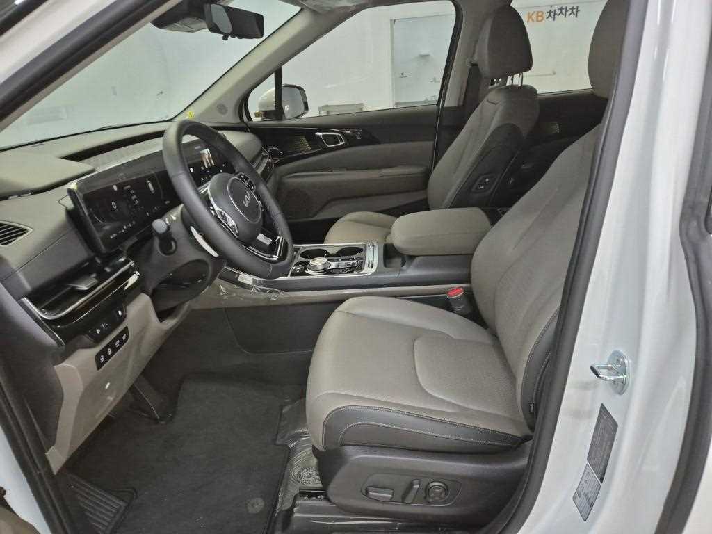 KIA Carnival - Vista 11