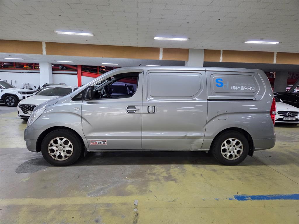 HYUNDAI Starex - Vista 3