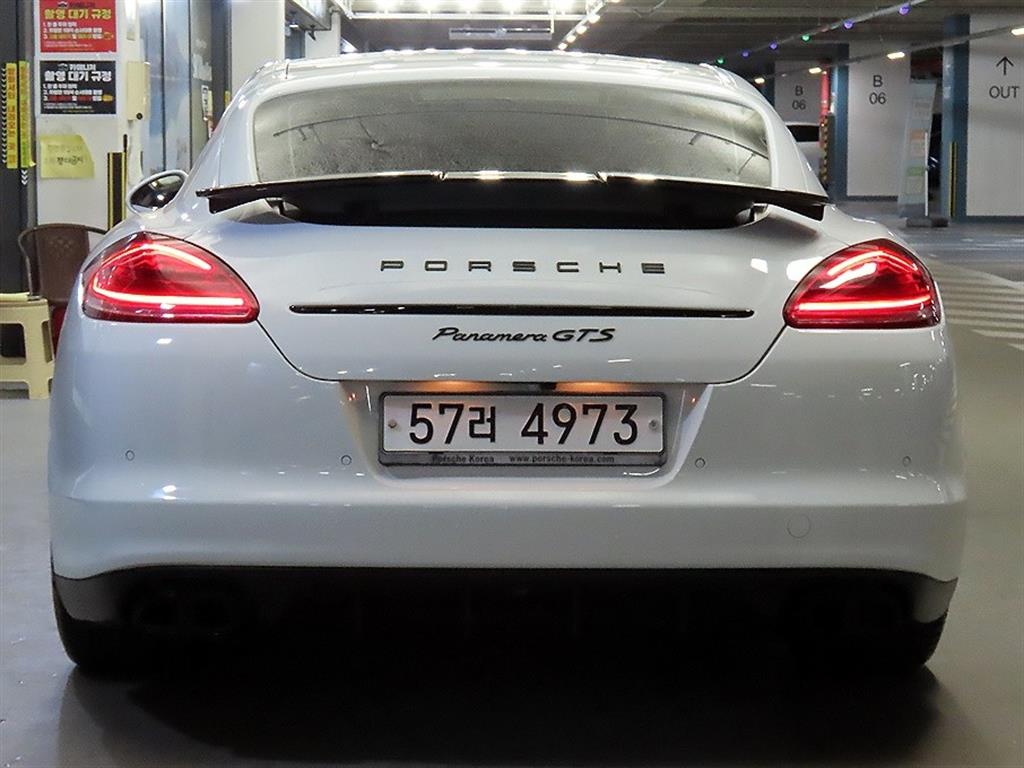 Porsche Panamera - Vista 5