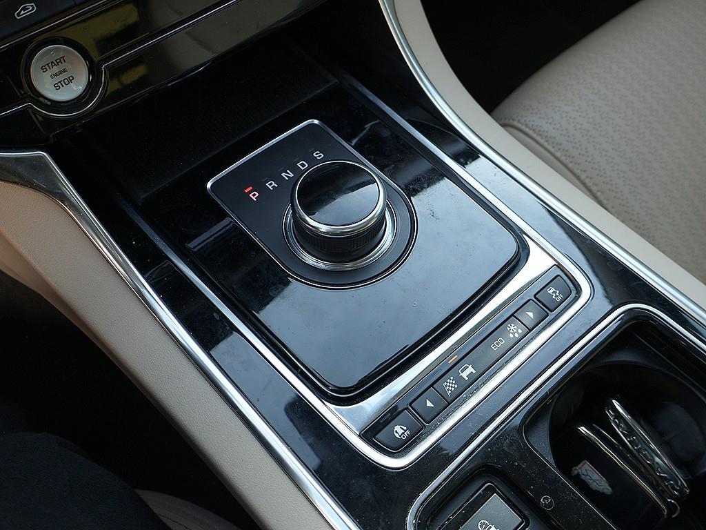 Jaguar XF 2019 Negro - Importación desde Corea - HF Imports Iquique - Foto 7