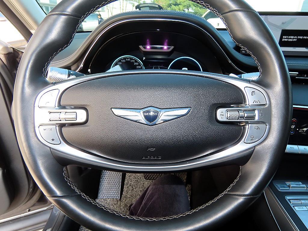 Genesis GV70 - Vista 8