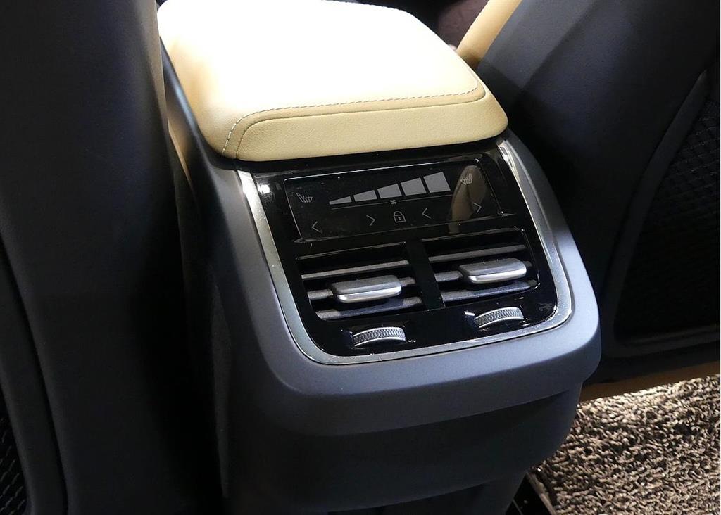 Volvo XC60 2024 Negro - Importación desde Corea - HF Imports Iquique - Foto 18