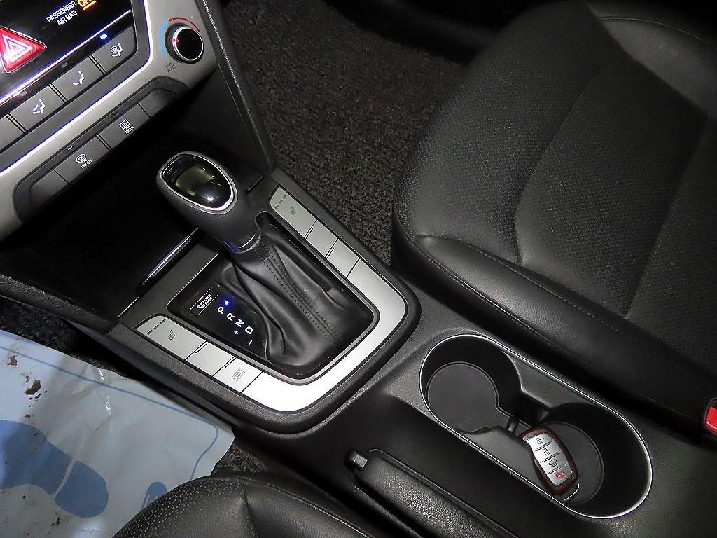 HYUNDAI Avante - Vista 12