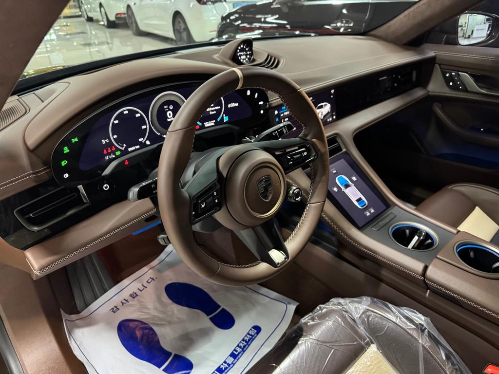 Porsche Taycan - Vista 5