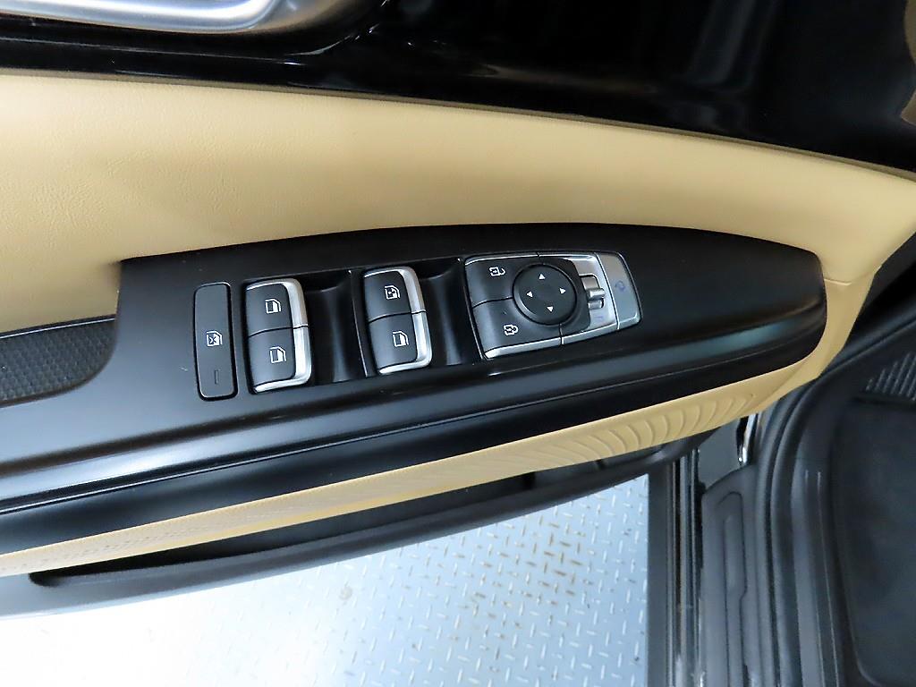 KIA Carnival - Vista 11