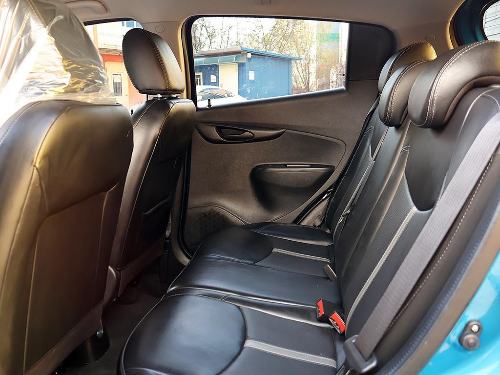 Chevrolet Spark - Vista 5